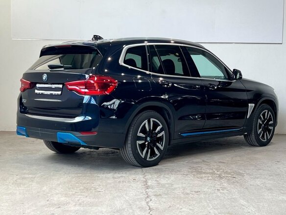 2021 BMW iX3 I (G08) Рестайлинг, чёрный, 5400000 рублей - вид 3