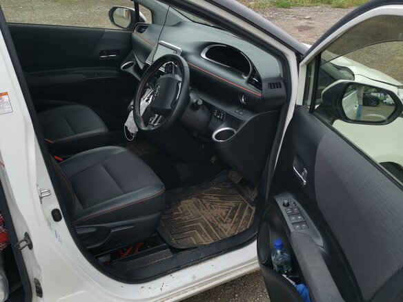 2018 Toyota Sienta II, белый, 1900000 рублей - вид 9