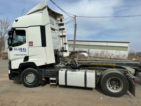 2017 Renault T-Series, белый, 5000000 рублей, вид 4