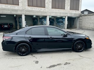 2020 Toyota Camry US Market VIII (XV70) Рестайлинг, чёрный, 2500000 рублей, вид 5