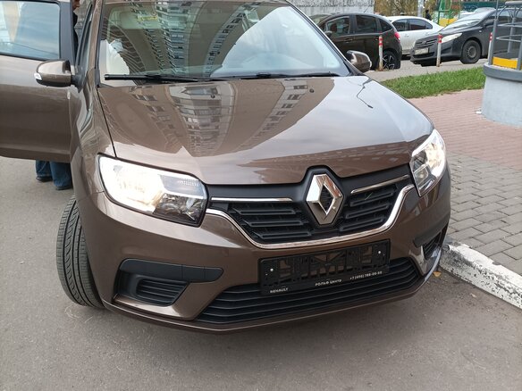 2022 Renault Logan II Рестайлинг, коричневый, 1300000 рублей - вид 2