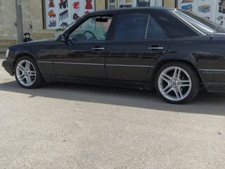 1993 Mercedes-Benz E-Класс 280 I (W124), чёрный, 980000 рублей, вид 1