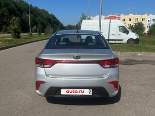 2017 Kia Rio IV, серебристый, 1070000 рублей, вид 4