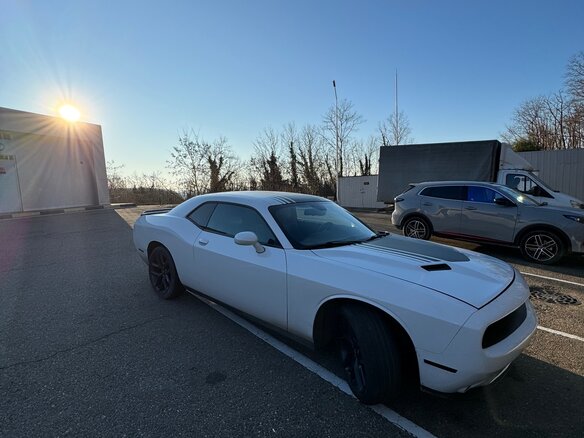 2018 Dodge Challenger III Рестайлинг 2, белый, 3200000 рублей - вид 3