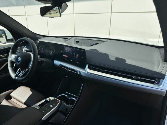 2025 BMW X1 20i xDrive III (U11/U12), белый - вид 9