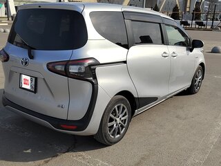 2018 Toyota Sienta II, серебристый, 1400000 рублей, вид 4