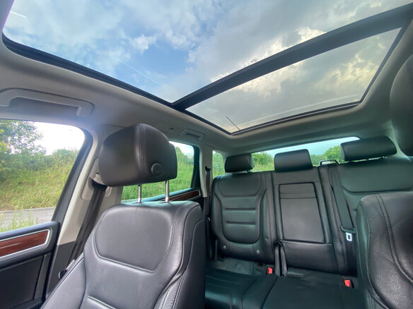 2010 Volkswagen Touareg II, чёрный, 2450000 рублей - вид 21