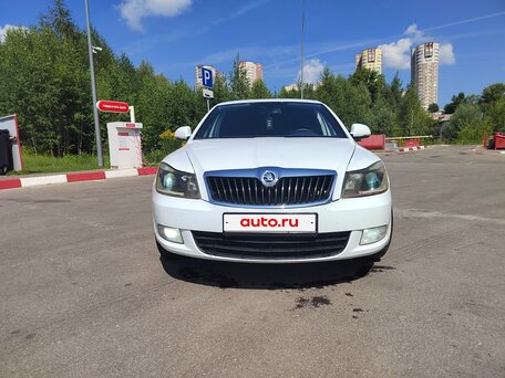 2013 Skoda Octavia II (A5) Рестайлинг, белый, 399000 рублей, вид 1