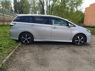 2012 Toyota Wish II Рестайлинг, серебристый, 1700000 рублей, вид 4