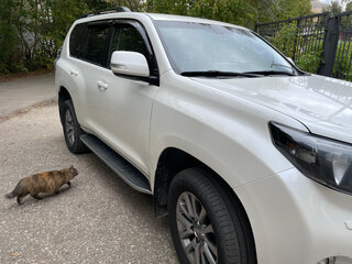 2017 Toyota Land Cruiser Prado 150 Series Рестайлинг 1, белый, 3550000 рублей, вид 3