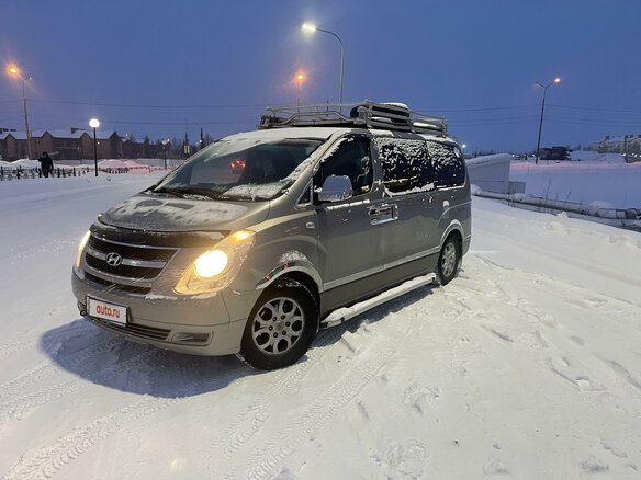 2011 Hyundai H-1 II, серебристый - вид 1