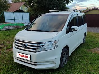 2013 Honda Stepwgn IV Рестайлинг, белый, 1370000 рублей, вид 2