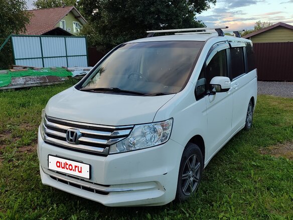 2013 Honda Stepwgn IV Рестайлинг, белый, 1370000 рублей - вид 1