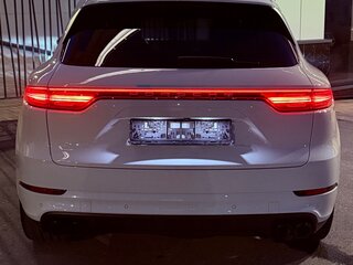 2019 Porsche Cayenne III, белый, 8300000 рублей, вид 5