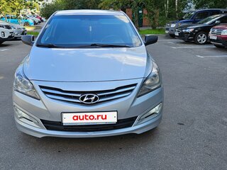 2015 Hyundai Solaris I Рестайлинг, серебристый, 670000 рублей, вид 1