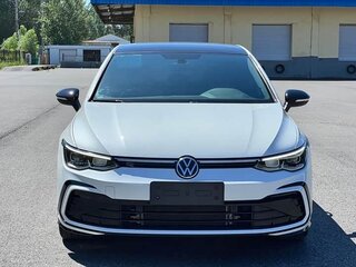 2022 Volkswagen Golf VIII, белый, 1560000 рублей, вид 2