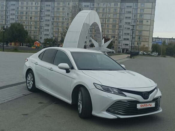 2018 Toyota Camry VIII (XV70), белый, 3350000 рублей