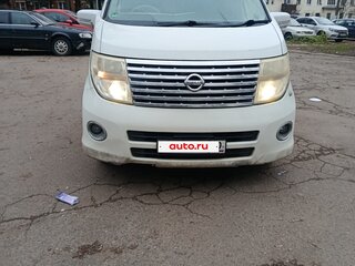2005 Nissan Elgrand II (E51), белый, 950000 рублей, вид 1