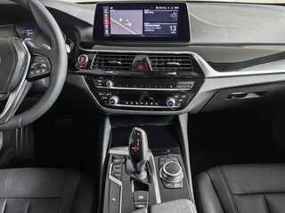 2020 BMW 5 серии 520i VII (G30/G31/G38) Рестайлинг, чёрный, 2575000 рублей, вид 3