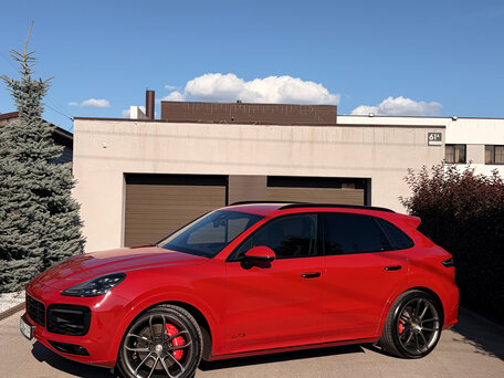 2021 Porsche Cayenne GTS III, красный, вид 4