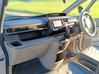 2019 Honda Stepwgn V Рестайлинг, серебристый, 2050000 рублей, вид 1