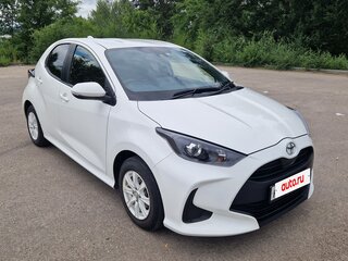 2020 Toyota Yaris IV, белый, 1650000 рублей, вид 1
