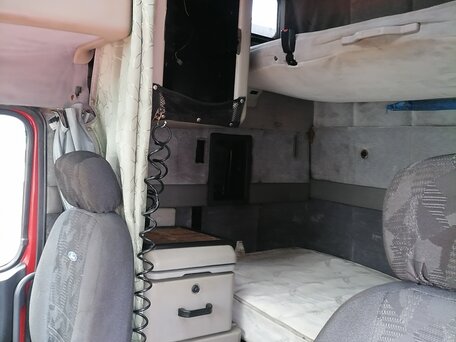 1999 Volvo VNL, красный, 1250000 рублей, вид 2