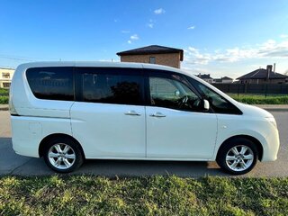 2010 Nissan Serena IV (C26), белый, 1500000 рублей, вид 4