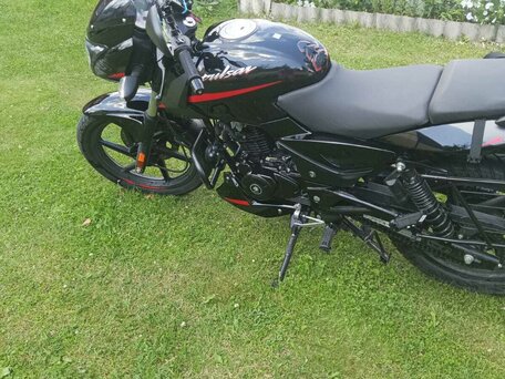2024 Bajaj Pulsar 180, красный, 150000 рублей, вид 4