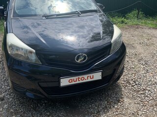 2013 Toyota Vitz III (XP130), чёрный, 710000 рублей, вид 2
