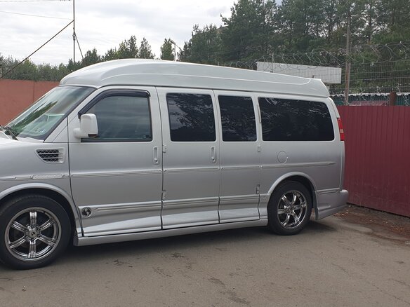 2010 GMC Savana I Рестайлинг, белый, 6000000 рублей - вид 1