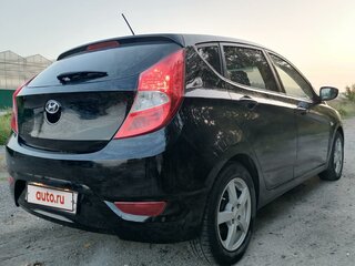 2013 Hyundai Solaris I, чёрный, 900000 рублей, вид 4