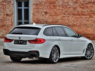2019 BMW 5 серии M550d xDrive VII (G30/G31/G38), белый, 4600000 рублей, вид 3
