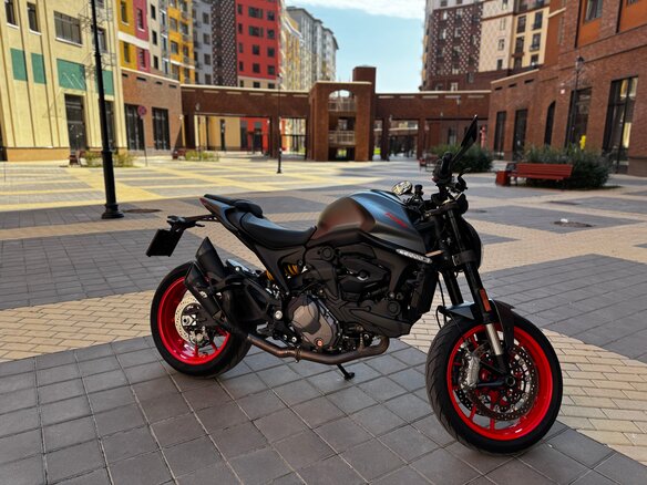 2021 Ducati Monster 937, серый, 1030000 рублей