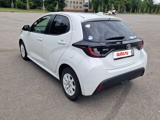 2020 Toyota Yaris IV, белый, 1650000 рублей, вид 4