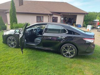 2020 Toyota Camry VIII (XV70), чёрный, 3000000 рублей, вид 1