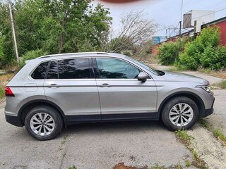 2021 Volkswagen Tiguan II Рестайлинг, серый, 3430000 рублей, вид 2