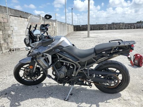 2018 Triumph Tiger 800, серый, 910000 рублей, вид 4