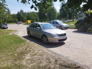 2013 Skoda Octavia II (A5) Рестайлинг, серый, 700000 рублей, вид 3