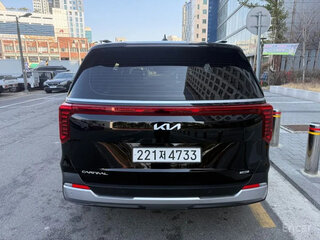 2024 Kia Carnival IV Рестайлинг, чёрный, 4020111 рублей, вид 4