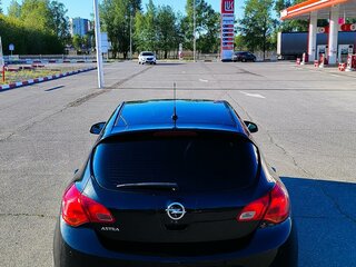 2013 Opel Astra J Рестайлинг, чёрный, 650000 рублей, вид 4