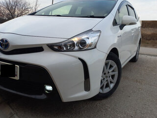 2015 Toyota Prius Alpha I (ZVW40/41) Рестайлинг, белый, 1570000 рублей, вид 4