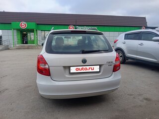 2011 Skoda Fabia II Рестайлинг, белый, 490000 рублей, вид 4