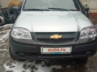 2014 Chevrolet Niva I Рестайлинг, серебристый, 650000 рублей, вид 1