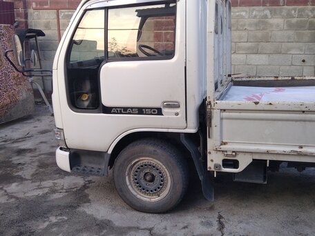 1999 Nissan Atlas, белый, 800000 рублей, вид 1