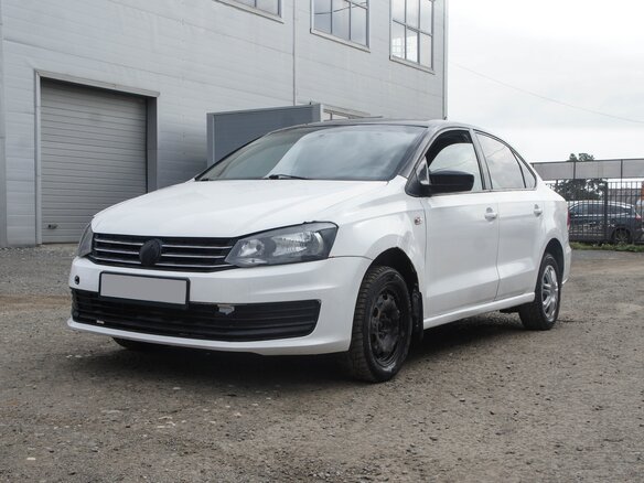 2018 Volkswagen Polo V Рестайлинг, белый, 440000 рублей - вид 2