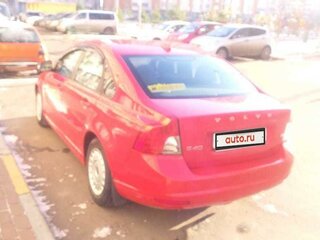 2011 Volvo S40 II Рестайлинг, красный, 850000 рублей, вид 3