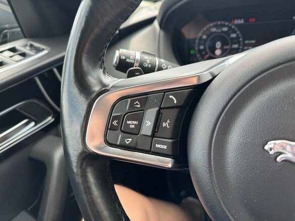 2018 Jaguar F-Pace I, чёрный, 3399000 рублей - вид 19