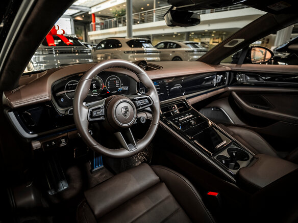 2026 Porsche Panamera Turbo S E-Hybrid III, чёрный, 39990000 рублей - вид 10