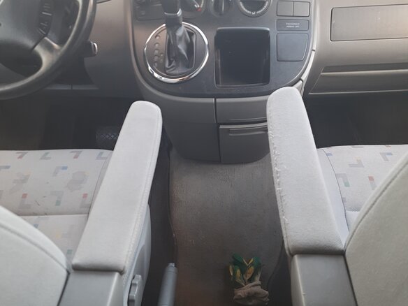 2004 Volkswagen Multivan T5, серый, 1530000 рублей - вид 10
